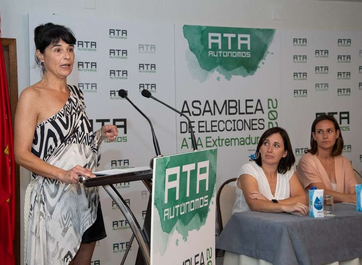 Candelaria Carrera elegida nueva presidenta de ATA Extremadura