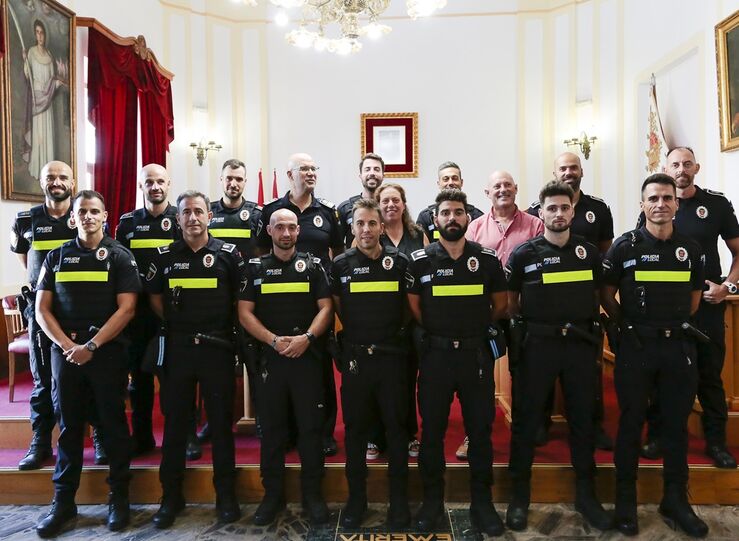 Doce nuevos agentes de la Polica Local de Mrida toman posesin de sus plazas 