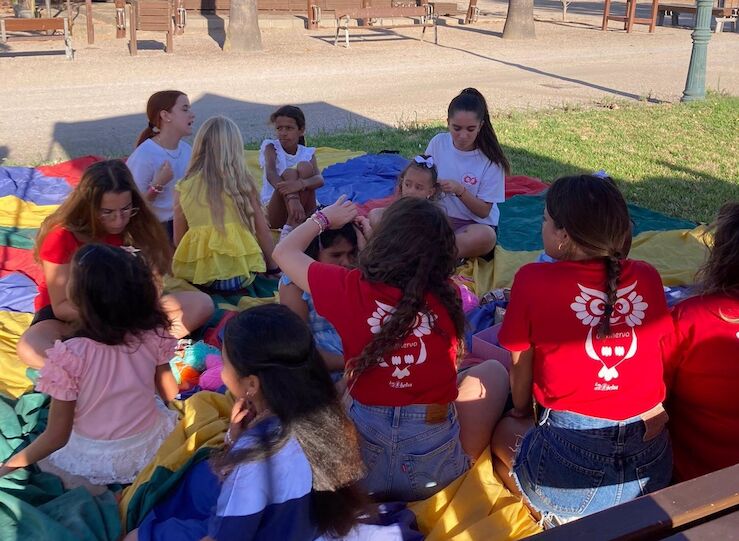 Campaa Vacaciones en Paz en la que nios saharauis pasan el verano en la regin