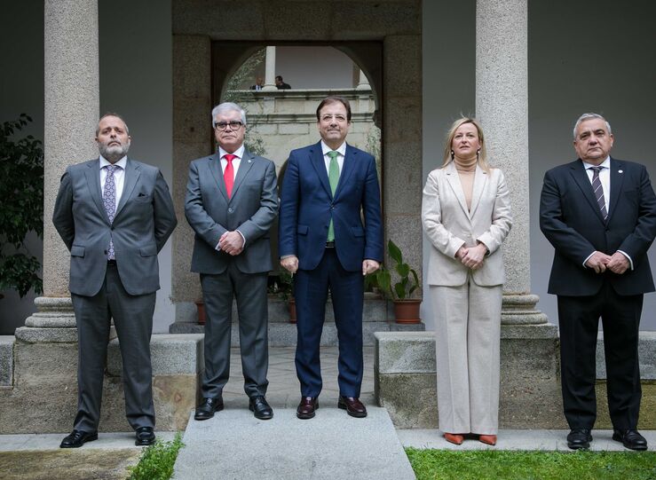 Pedro Fernndez toma posesin como nuevo rector de la UEx defendiendo la inversin 