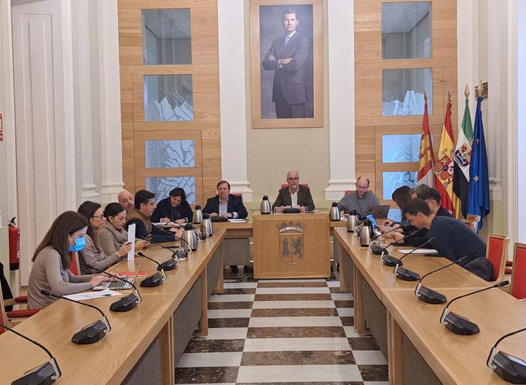 Ayuntamiento Cceres mejorar conservacin mantenimiento y vigilancia parques y jardines