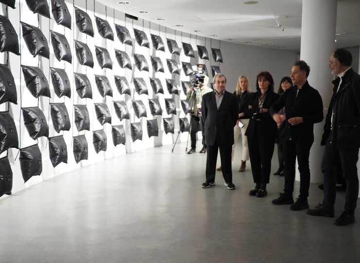 MEIAC acoge la exposicin Las lneas de la vida del artista argentino Pablo Reinoso