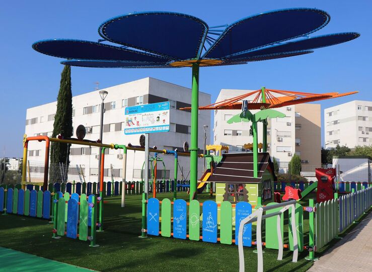 El Ayuntamiento de Badajoz instalar toldos en cinco juegos infantiles ms de la ciudad