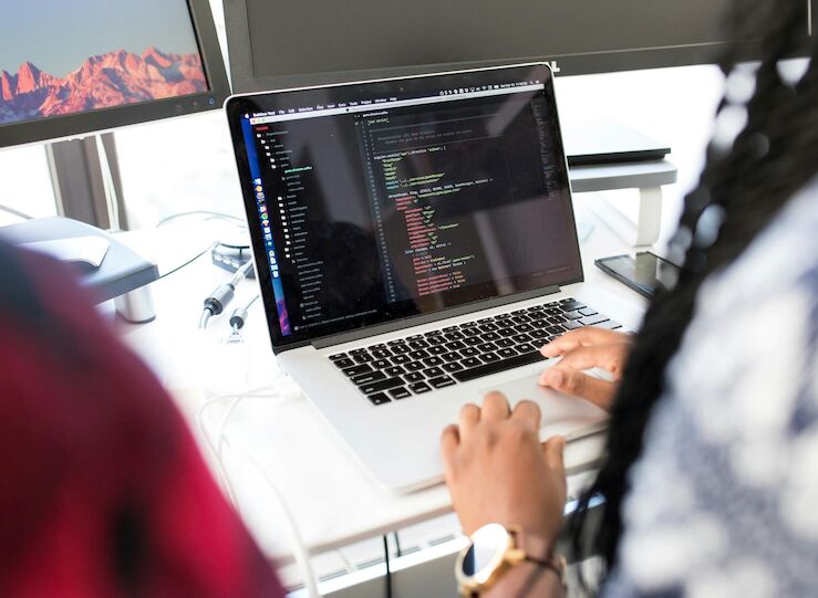 Las ventajas de estudiar la FP en Desarrollo de Aplicaciones Multiplataforma a distancia