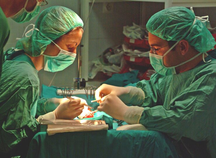 SES contratar por 2M suministro batas quirrgicas y pijamas un solo uso para hospitales