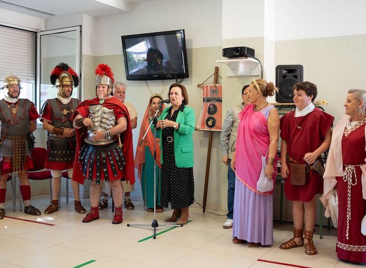 Un grupo de recreacionistas visita a mayores del hogar de la Zona Sur de Mrida 