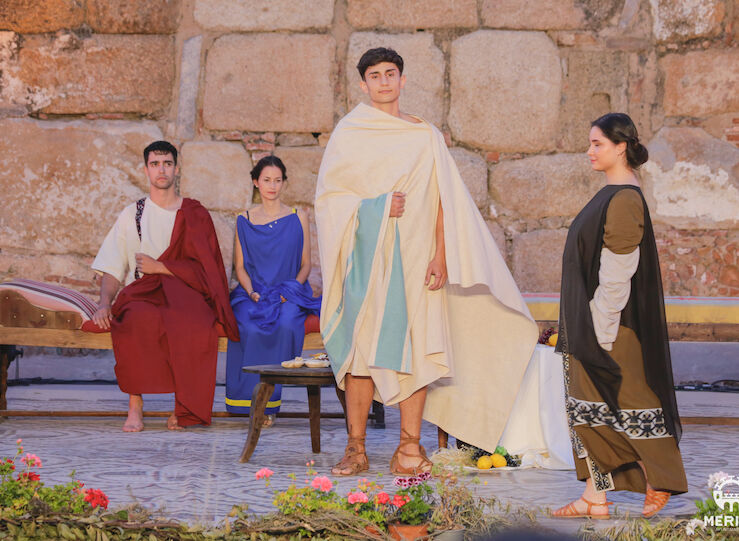 Emerita Lvdica incluye 13 desfiles de tropas autoridades esclavos y ciudadana romana