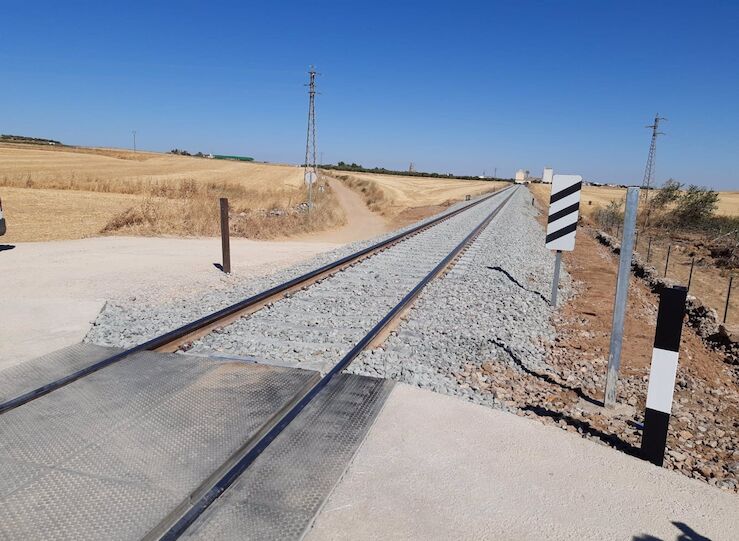 Adif licita por 31 millones mejora de proteccin de 7 pasos a nivel en Badajoz y Huelva