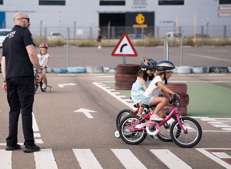Alumnos del CEIP Giner de los Ros al Centro de Educacin Vial de Mrida