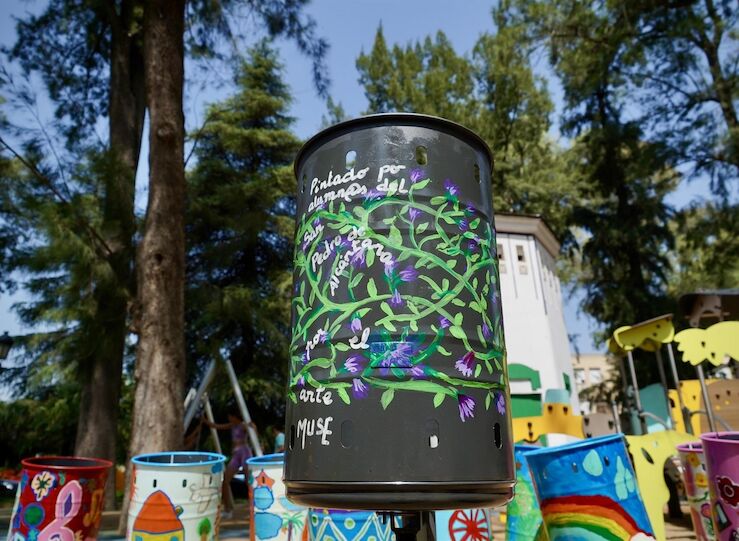 10 nuevas papeleras decoradas por alumnos CEIP San Pedro de Alcntara en Parque Castelar