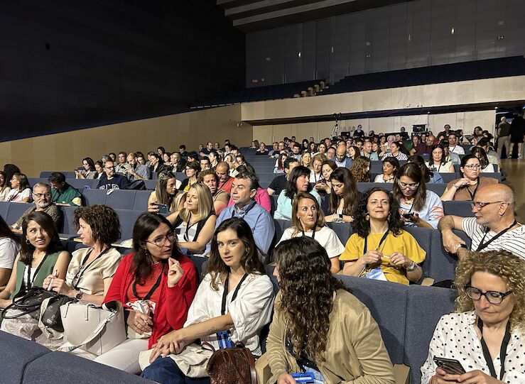 Educacin otorga 81163 a participacin profesorado en actividades formacin permanente
