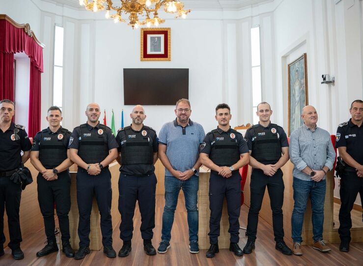 Cinco nuevos agentes se incorporan a la plantilla de Polica Local de Mrida