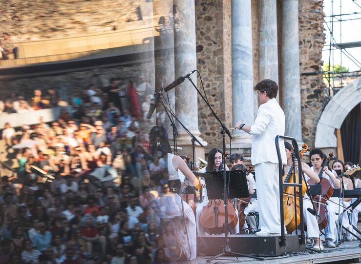 Pilar Vizcano realizar el encendido oficial en las Ferias y Fiestas de Mrida
