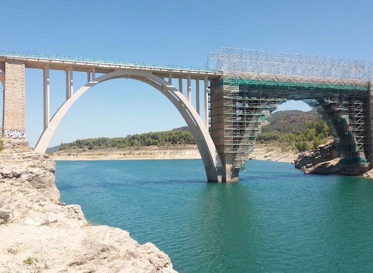 Transportes adjudica mantenimiento de puentes pasarelas y pasos peatonales en Extremadura