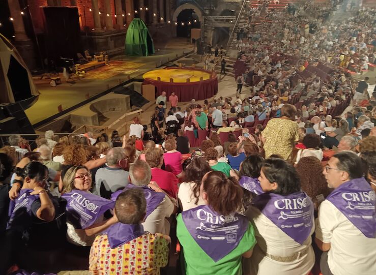 Participantes del Programa CRISOL Mrida acuden a representacin de la obra Los Hermanos