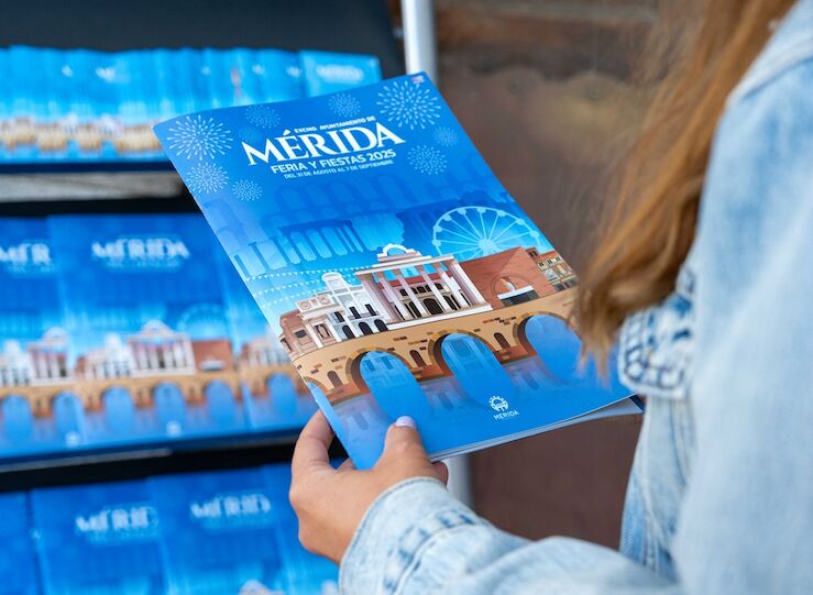 La revista de la Feria de Mrida se puede recoger desde este viernes en el Ayuntamiento