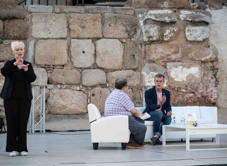 Ayuntamiento de Mrida adjudica nuevo contrato de servicio intrprete de lengua de signos 