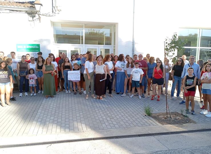 Cientos de alumnos extremeos afrontan su tercer da de curso sin transporte escolar