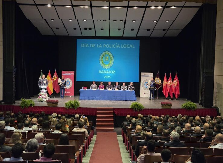 Gragera cita como reto de la Polica Local de Badajoz la seguridad vial en colegios 