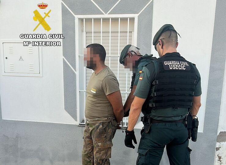 Cinco detenidos por retener golpear y amenazar a un vecino de Zafra con una pistola