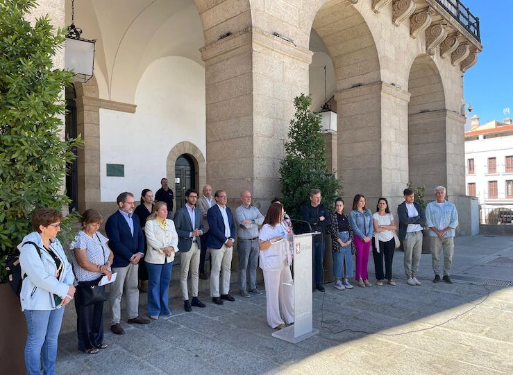 Ayuntamiento Cceres muestra su repulsa por asesinatos mujeres vctimas violencia machista