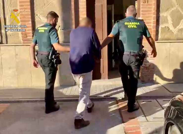 La Guardia Civil detiene en Navalmoral a un integrante de un grupo de cogoteros