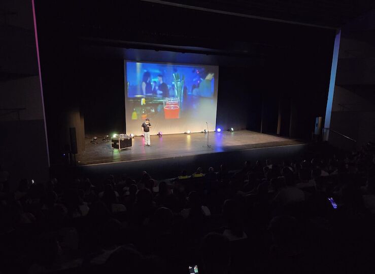 Escolares Badajoz en road show de concienciacin con testimonios vctimas de accidentes