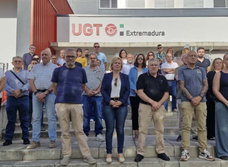 UGT Extremadura guarda un minuto de silencio en sus sedes para despedir a Fernndez Vara