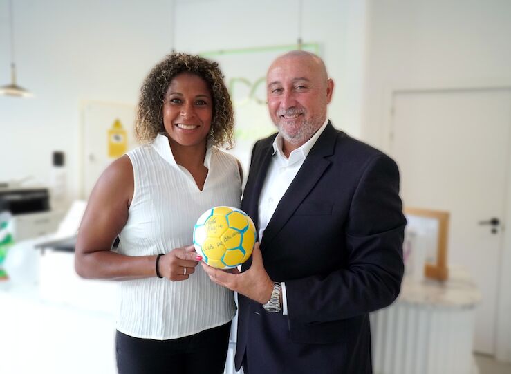 Javier Arteaga Glvez y el Club Marta Mangu promueven campaa sonrisa de campeones