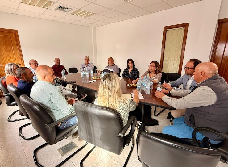 Morn se rene con el sector tabaquero para hacer un frente comn contra la futura PAC