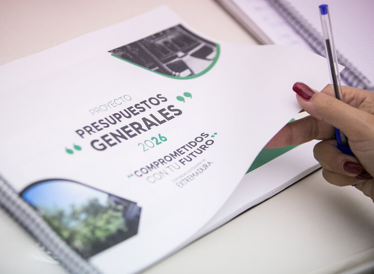 La Junta autoriza la tramitacin de tres enmiendas a los PGEx de 2026 