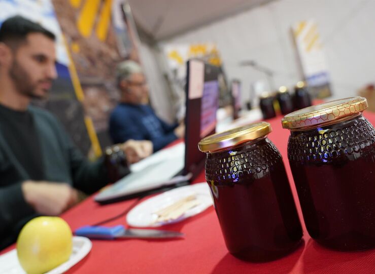 XI Feria de Apicultura y Turismo de Las Hurdes llega a Caminomorisco con concurso mieles