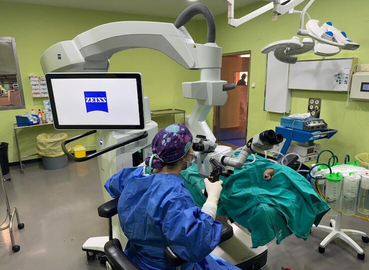 Hospital Coria dispone de nuevo microscopio quirrgico para Servicio Otorrinolaringologa