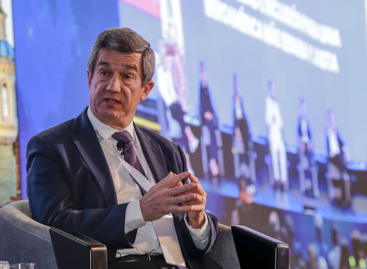 Arrufat lanza alianza UNIRTelefnica para cerrar brecha digital y democratizar educacin