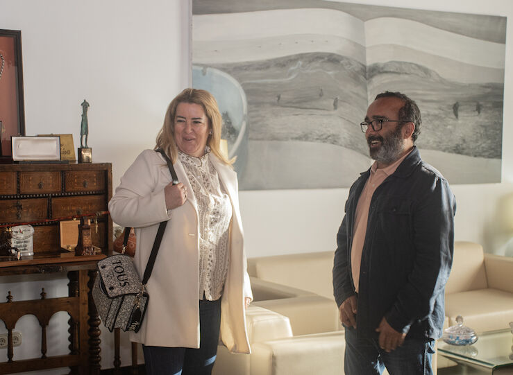 La alcaldesa de Torrejn el Rubio expone a la Diputacin algunas necesidades del municipio