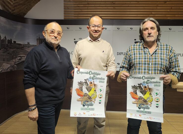 Unas 2700 aves y 250 criadores se citan en el Campeonato Ornitolgico de Extremadura 