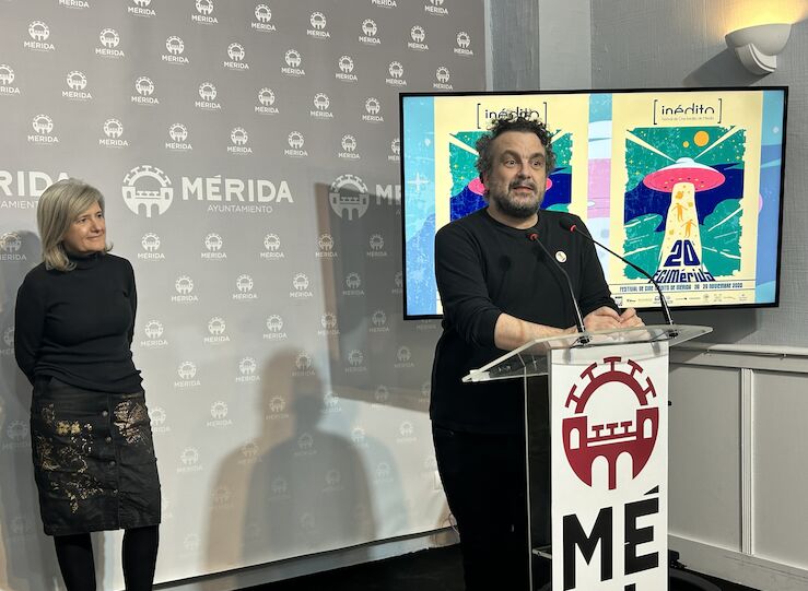 Nacho Vigalondo recoge el premio Miradas del Festival de Cine Indito de Mrida