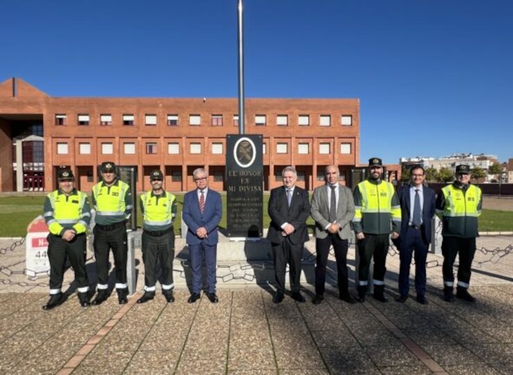 El rector de la UEx visita la Escuela de Trfico de la Guardia Civil en Mrida 