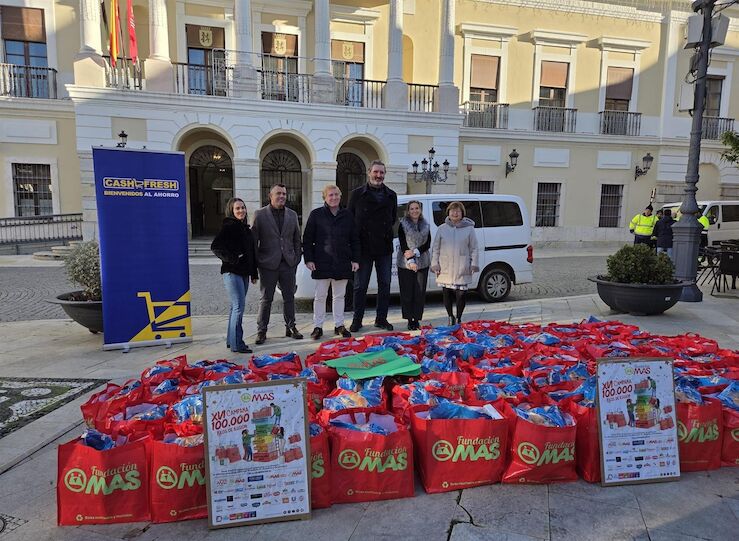Fundacin MAS dona 80 cestas de comida para mayores en soledad no deseada en Badajoz