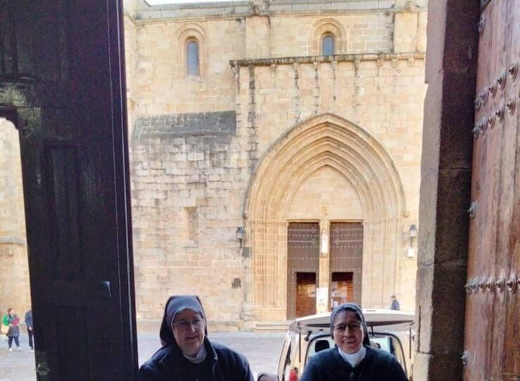 La feria Monacal de Cceres abre sus puertas con catorce conventos y 9000 cajas de dulces