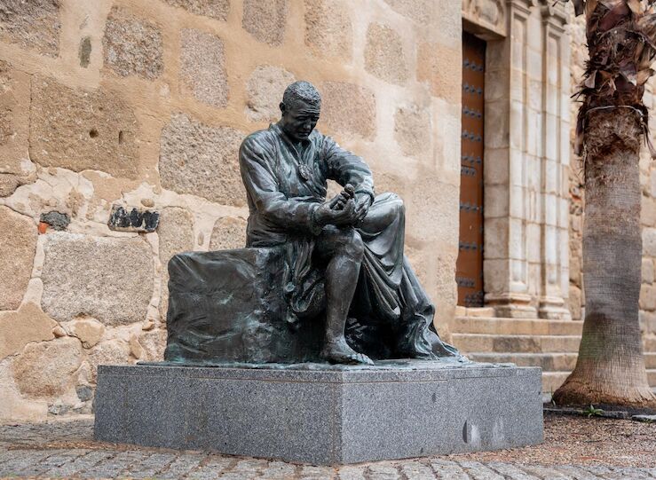 Finaliza la restauracin del Monumento al Cofrade de Mrida 