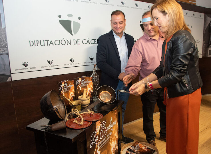 Fuego pasin e historia reunir a 12000 personas en Los Escobazos Jarandilla de la Vera