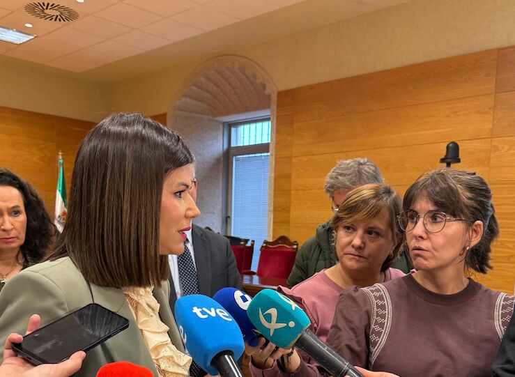 Cceres se adhiere al sistema VioGn y crear una unidad de la Polica Local 