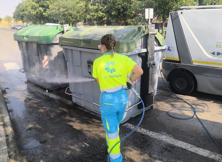 Ayuntamiento Cceres refuerza limpieza en zonas de ocio por las celebraciones navideas