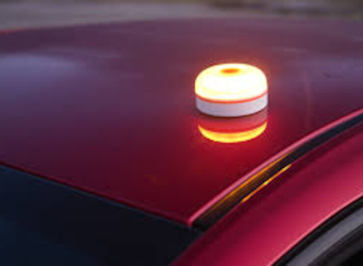 DGT No hay vocacin de multar con obligatoriedad de balizas V16 a partir del 1 de enero