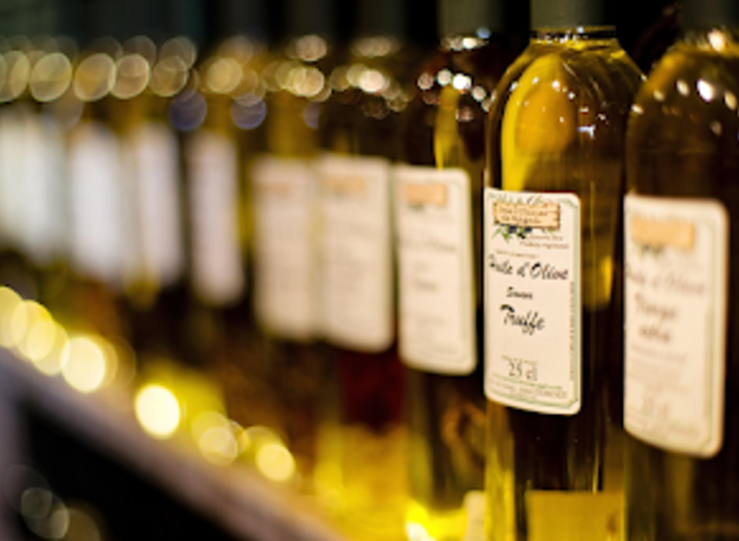 El auge de los detalles gastronmicos las botellas de aceite para bodas ganan protagonism