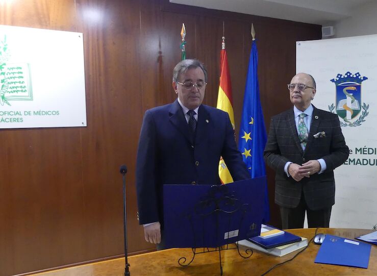 Evelio Robles asume presidencia Consejo Autonmico de Colegios de Mdicos de Extremadura