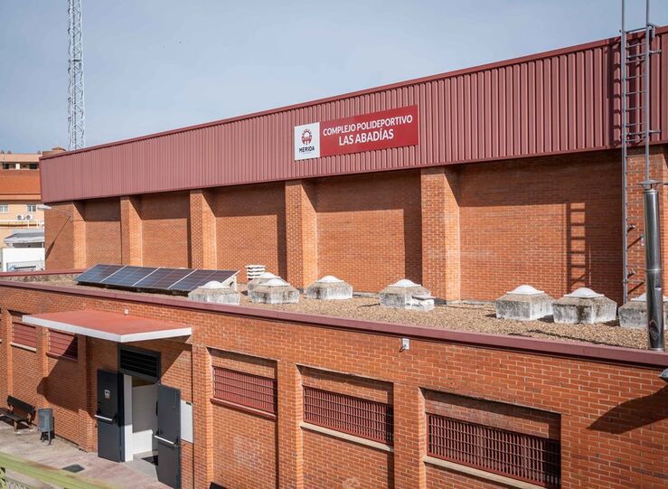 Inversin 125000 euros en reforma integral Complejo Polideportivo Las Abadas de Mrida 