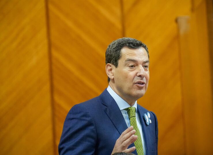 Juanma Moreno carga contra Vox por bloquear Extremadura