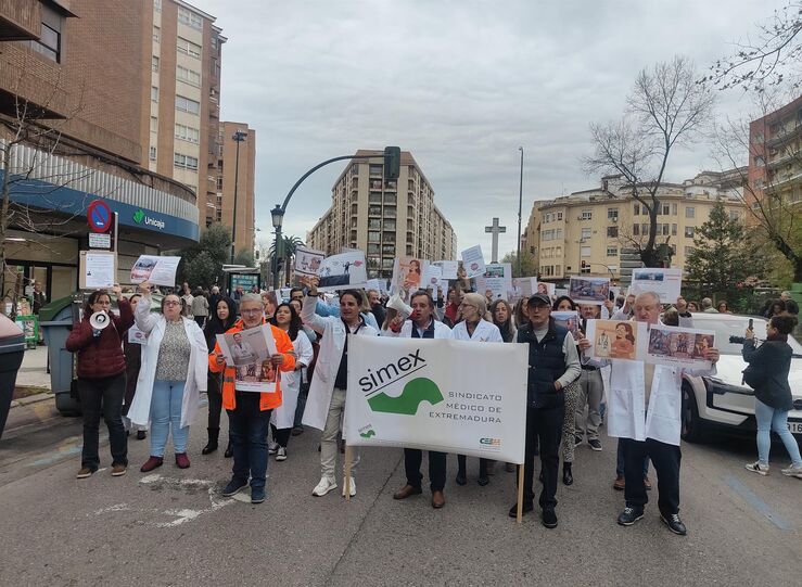La huelga de mdicos alcanza este mircoles un seguimiento del 2049 en Extremadura 